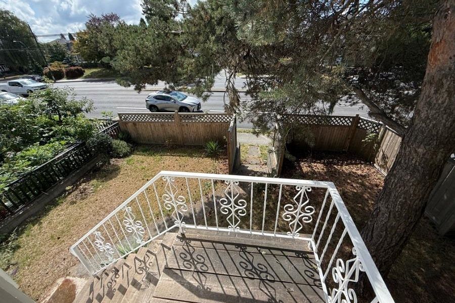 301 E 41st Avenue Vancouver, BC - 2