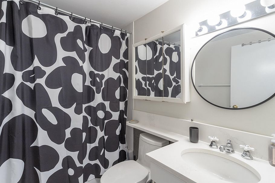 3716 W 30th Avenue Vancouver, BC - 32