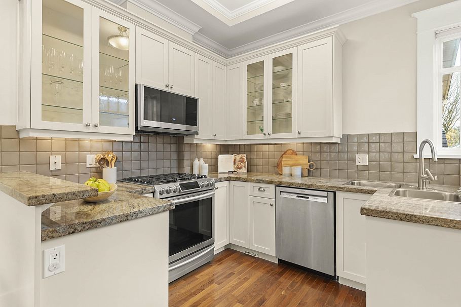 3540 W 5th Avenue Vancouver, BC - 17