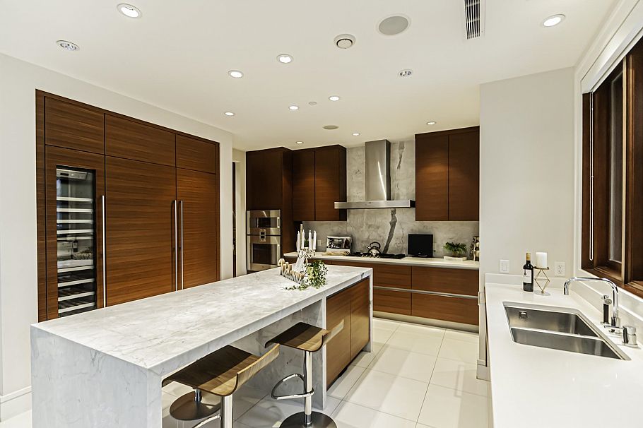 3875 W 36th Avenue Vancouver, BC - 3