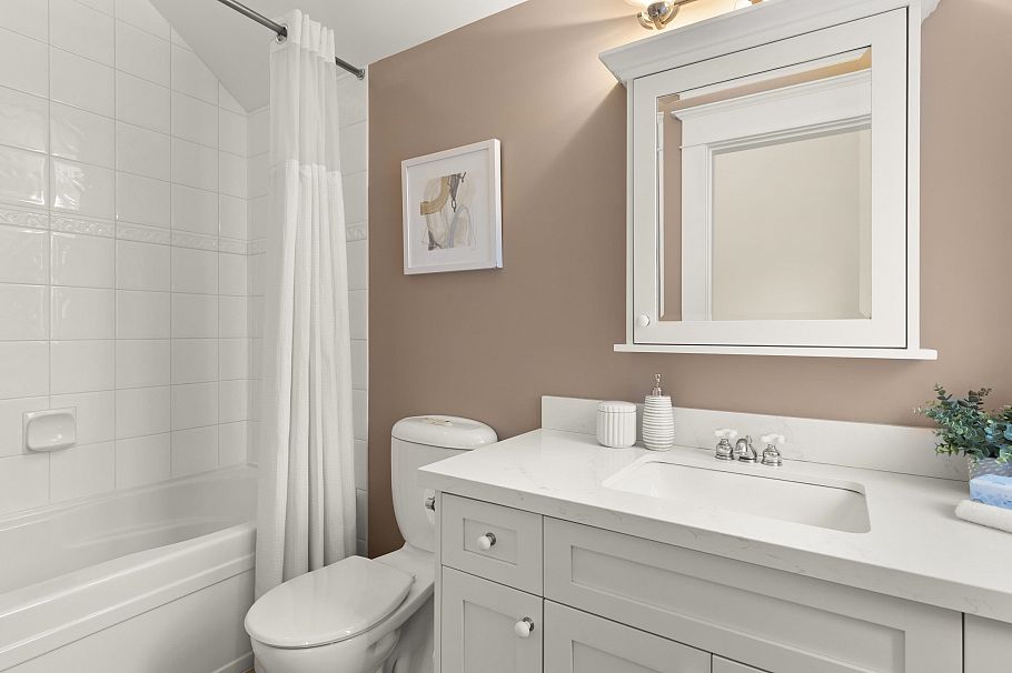 3540 W 5th Avenue Vancouver, BC - 35