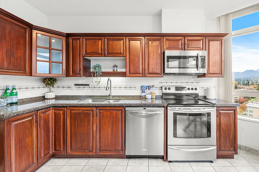 1201 160 W Keith Road North Vancouver, BC - 12