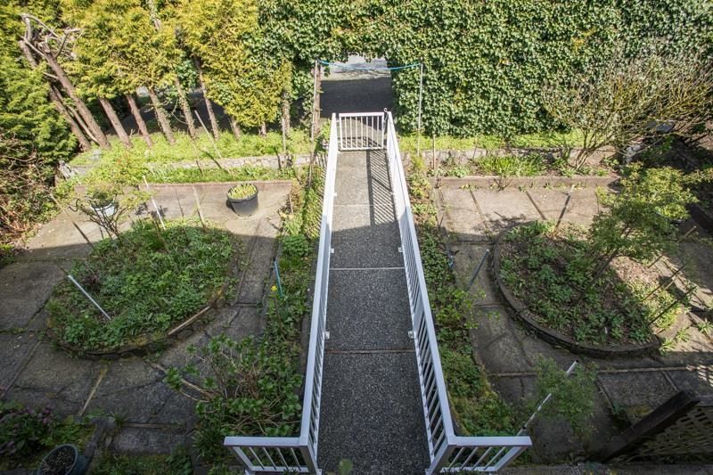 635 E Keith Road North Vancouver, BC - 28