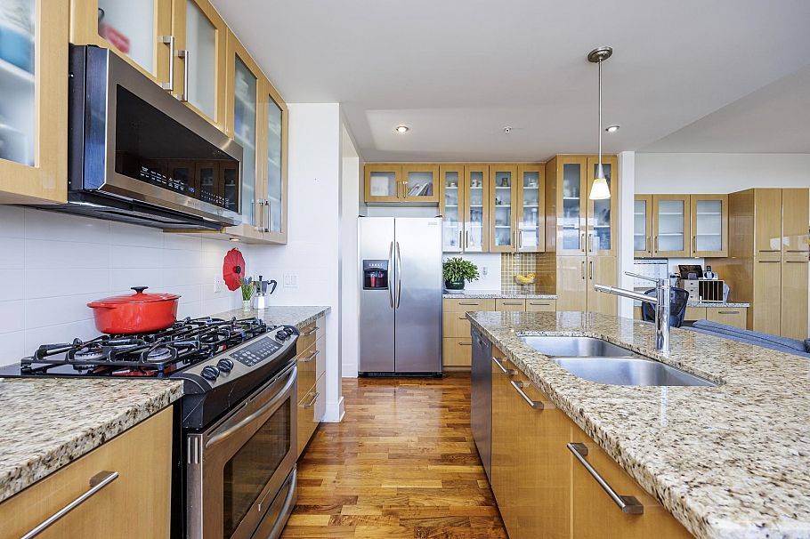 1702 121 W 16th Street North Vancouver, BC - 17