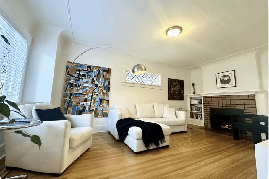 3716 W 30th Avenue Vancouver, BC - 4