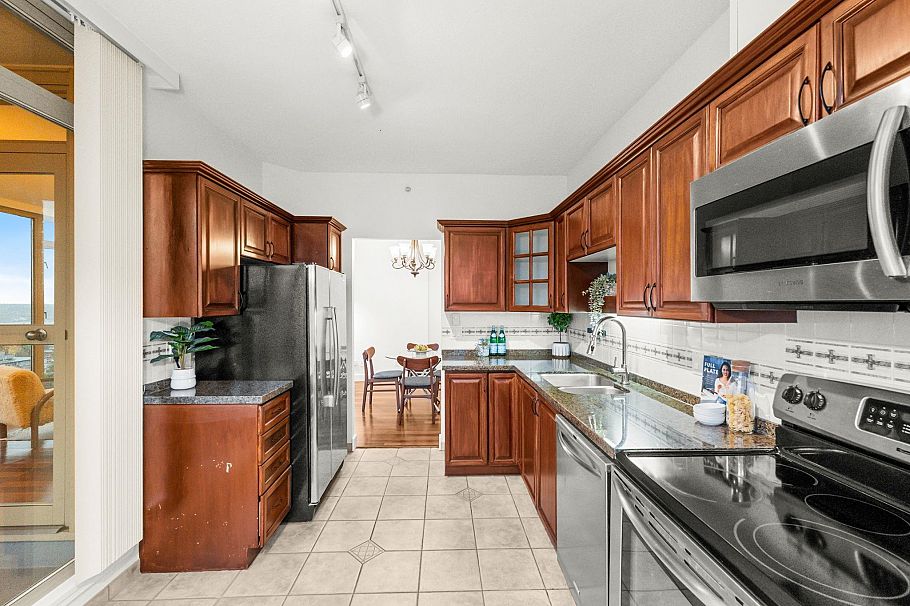 1201 160 W Keith Road North Vancouver, BC - 9