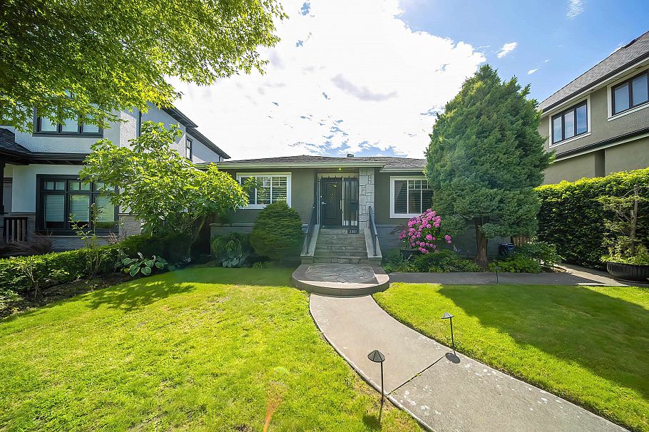 3347 Trutch Street Vancouver, BC - 1