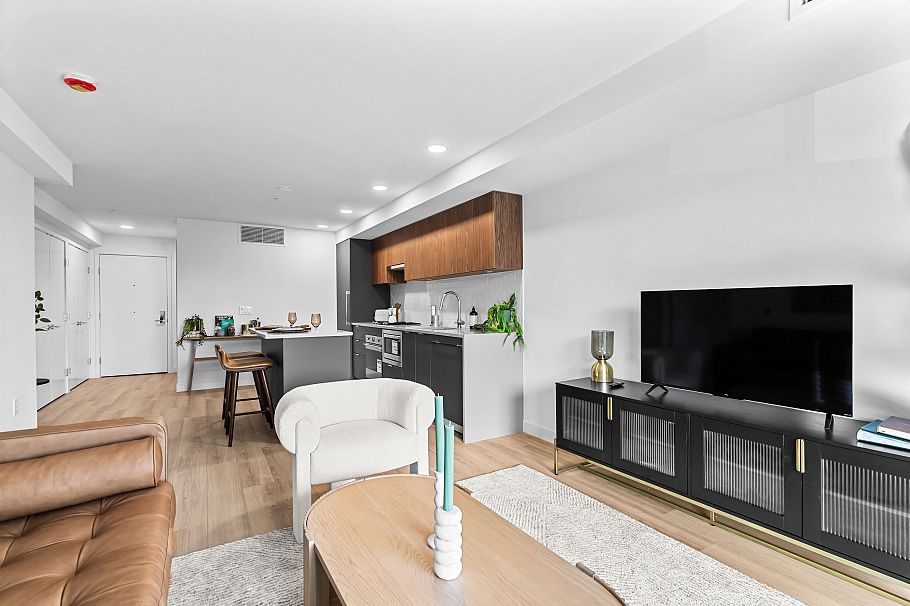 307 2419 Grant Street Vancouver, BC - 17