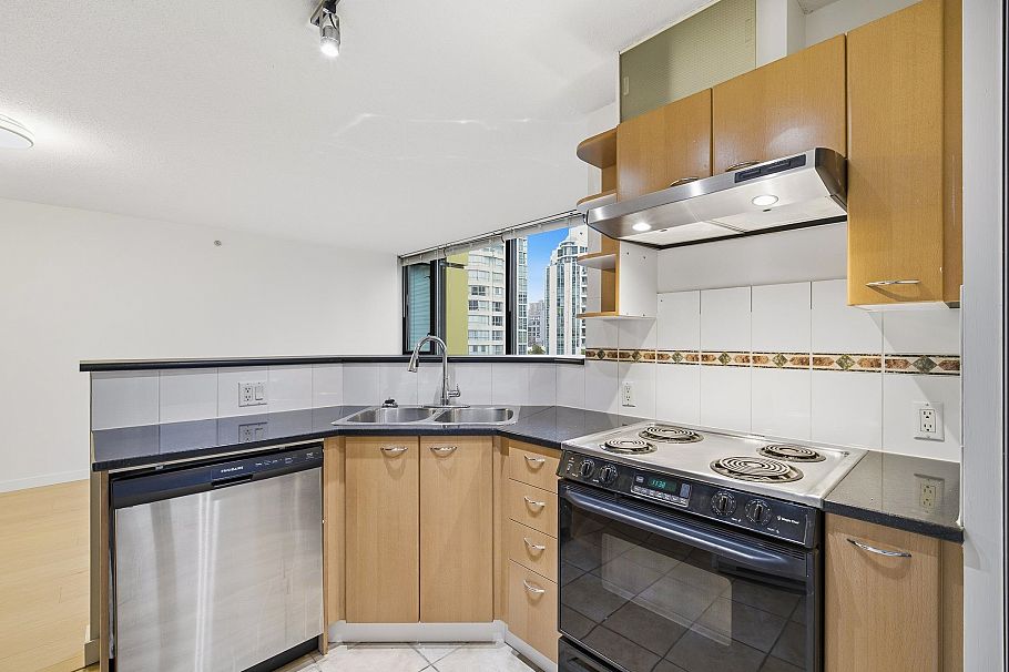 802 1367 Alberni Street Vancouver, BC - 10