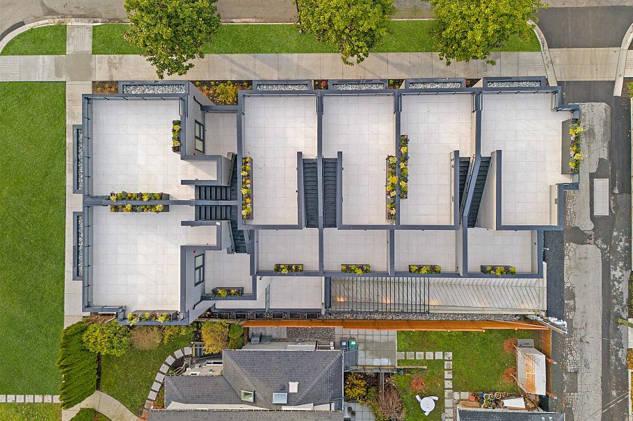 585 W 29th Avenue Vancouver, BC - 4