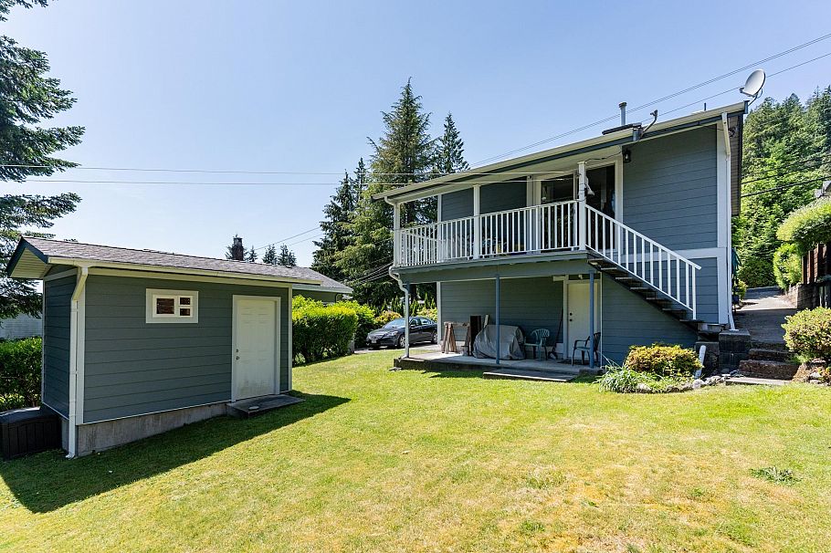 4370 Mountain Highway North Vancouver, BC - 2