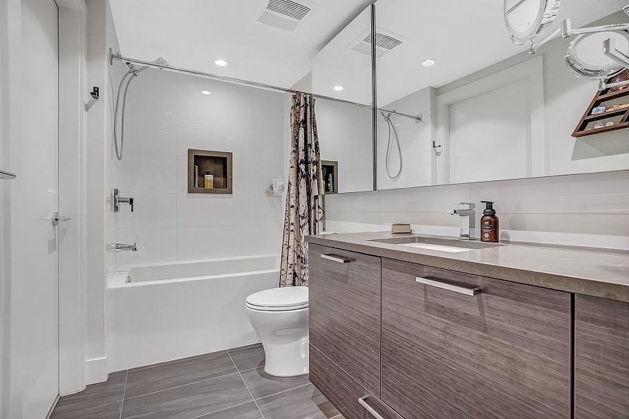 1008 8533 River District Crossing Vancouver, BC - 16