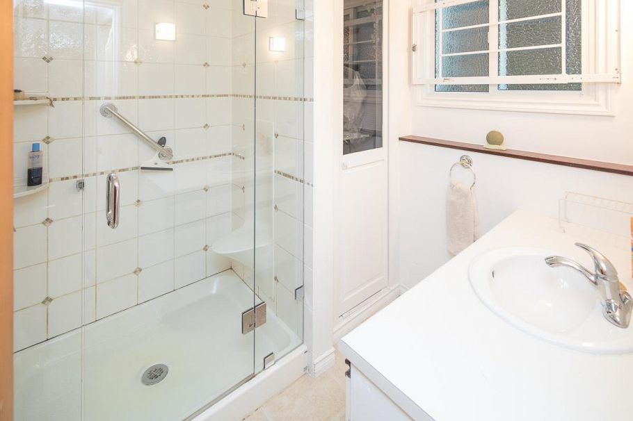 2305 W 3rd Avenue Vancouver, BC - 25