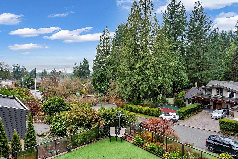 4066 Norwood Avenue North Vancouver, BC - 33