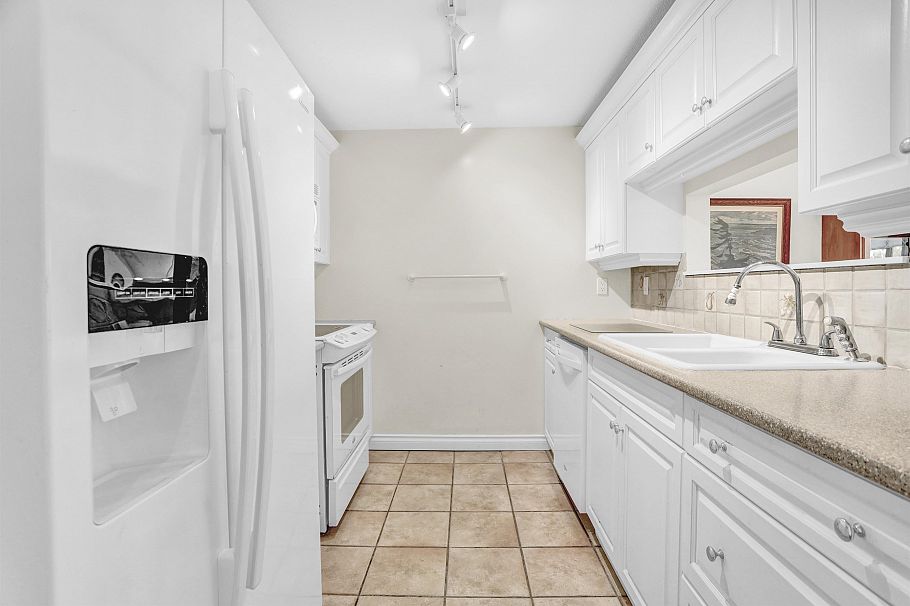 403 2580 Tolmie Street Vancouver, BC - 21