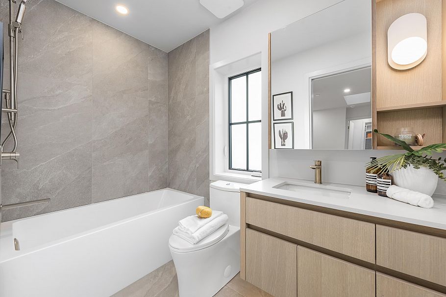 2136 E 10th Avenue Vancouver, BC - 23