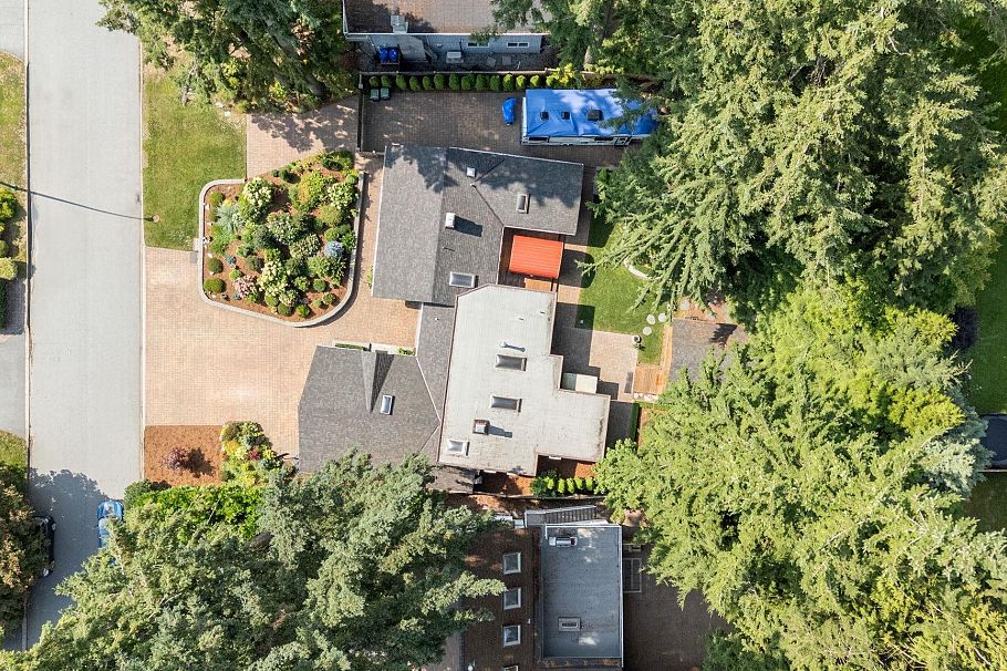 2540 Boswell Avenue North Vancouver, BC - 36