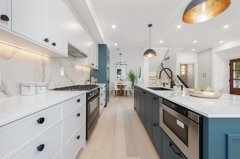 1 375 E 33rd Avenue Vancouver, BC - 5