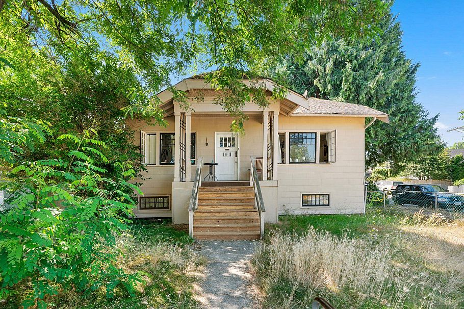 3192 W 8th Avenue Vancouver, BC - 2