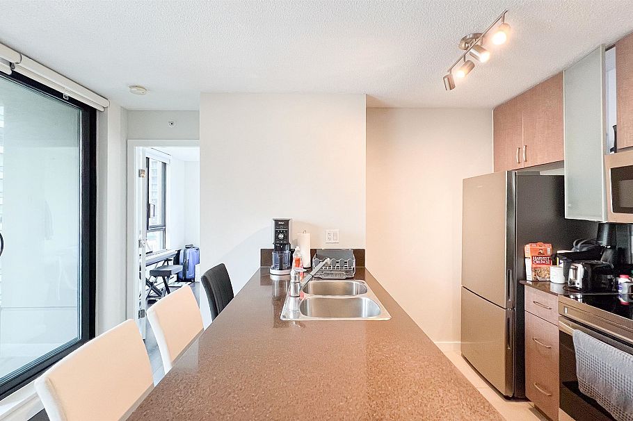 1002 977 Mainland Street Vancouver, BC - 10