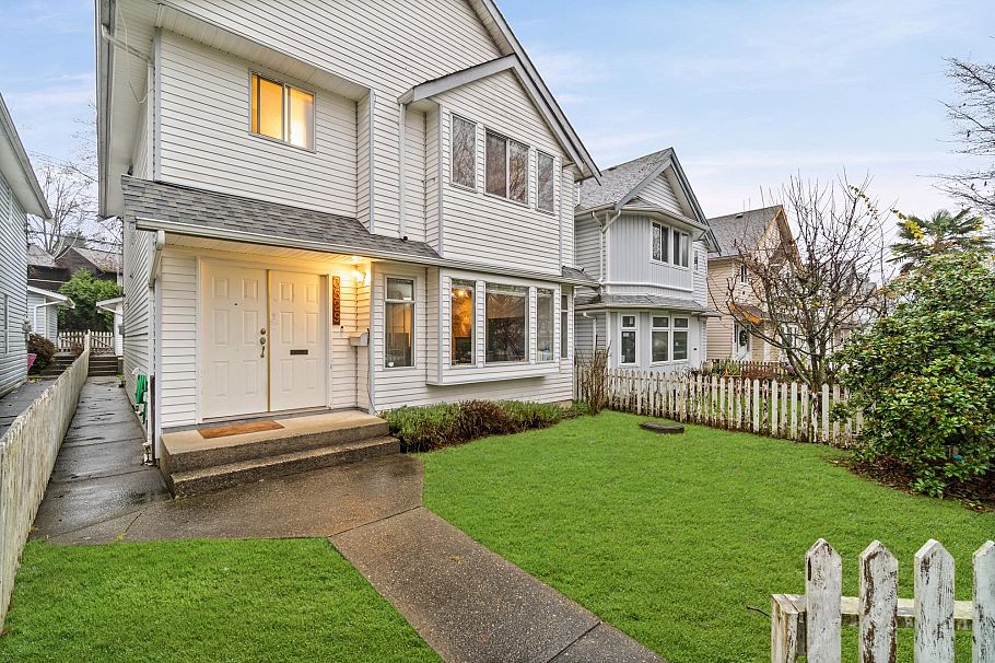 3529 Napier Street Vancouver, BC - 2