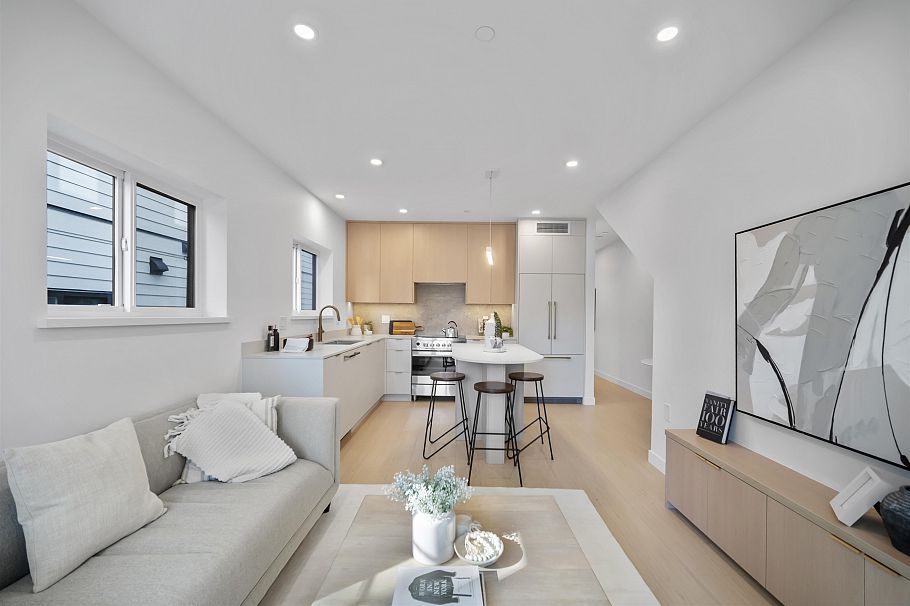 102 2329 E 34th Avenue Vancouver, BC - 2