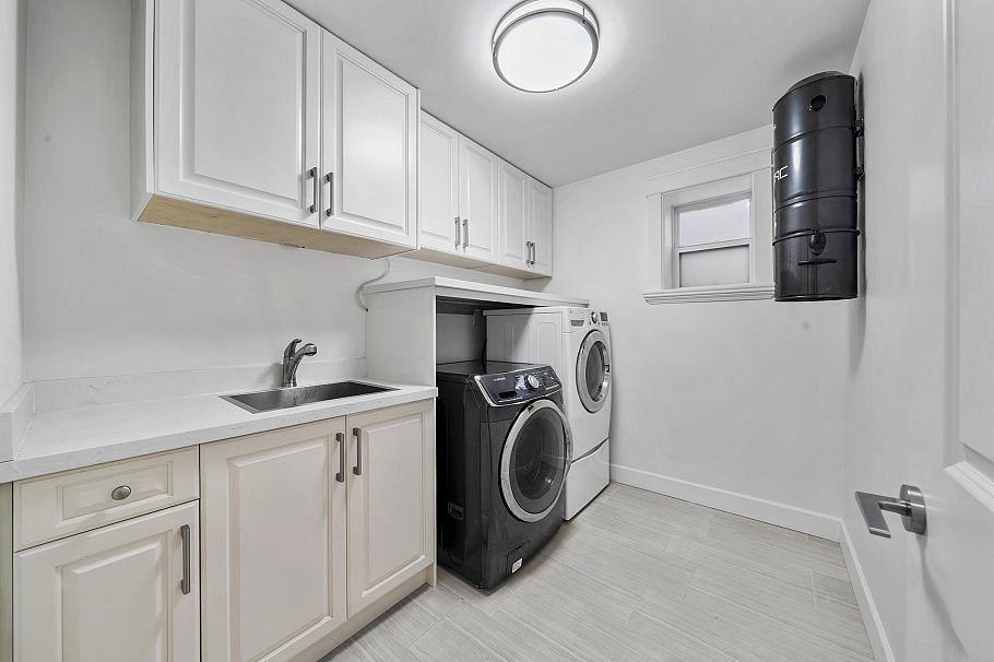 3339 W 27th Avenue Vancouver, BC - 29