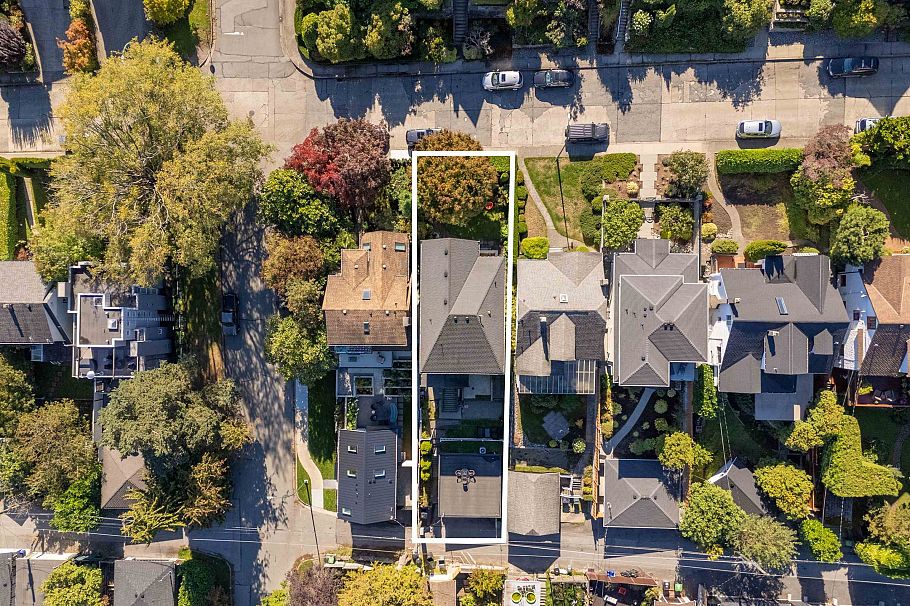 3511 W 15th Avenue Vancouver, BC - 30