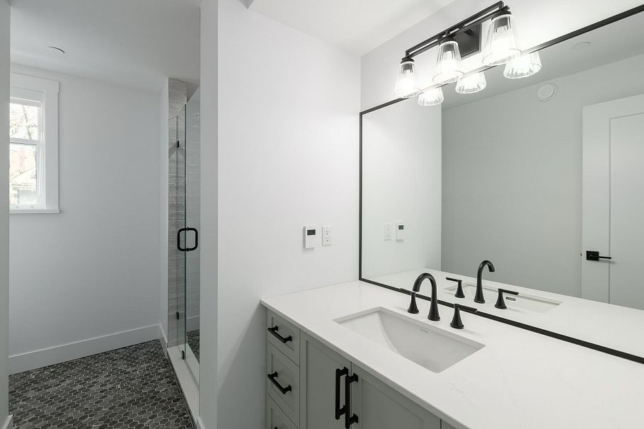 1081 Semlin Drive Vancouver, BC - 10