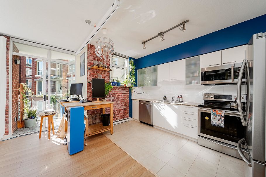 420 4028 Knight Street Vancouver, BC - 1