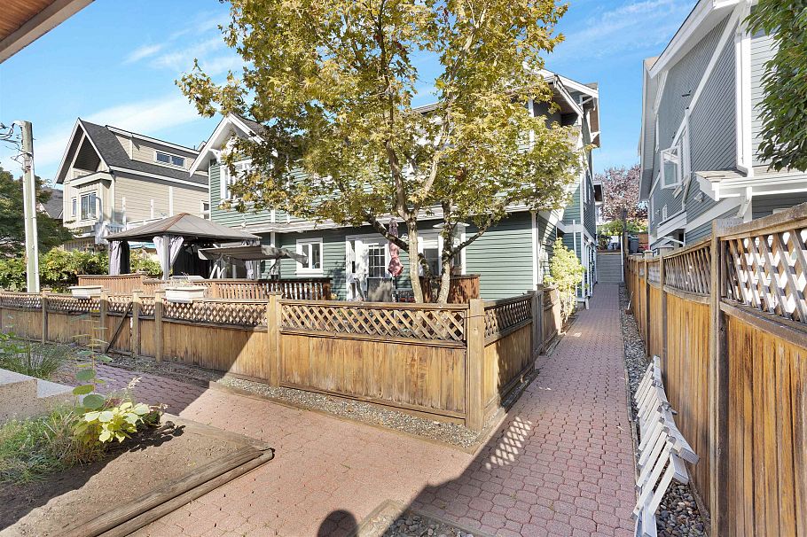 1630 E 11th Avenue Vancouver, BC - 5