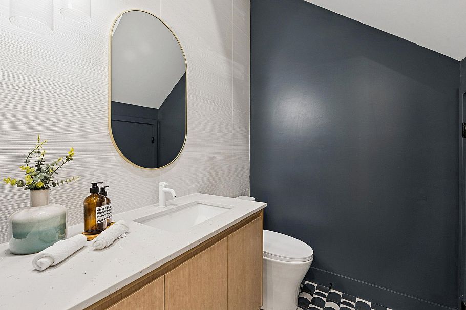 2 7 E 23rd Avenue Vancouver, BC - 9