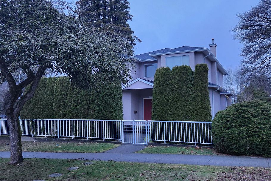 699 W 29th Avenue Vancouver, BC - 1