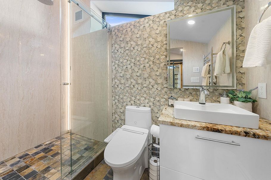 2540 Boswell Avenue North Vancouver, BC - 18