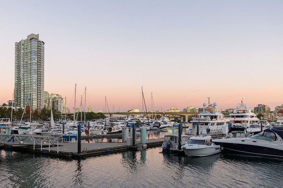 2305 1199 Marinaside Crescent Vancouver, BC - 26