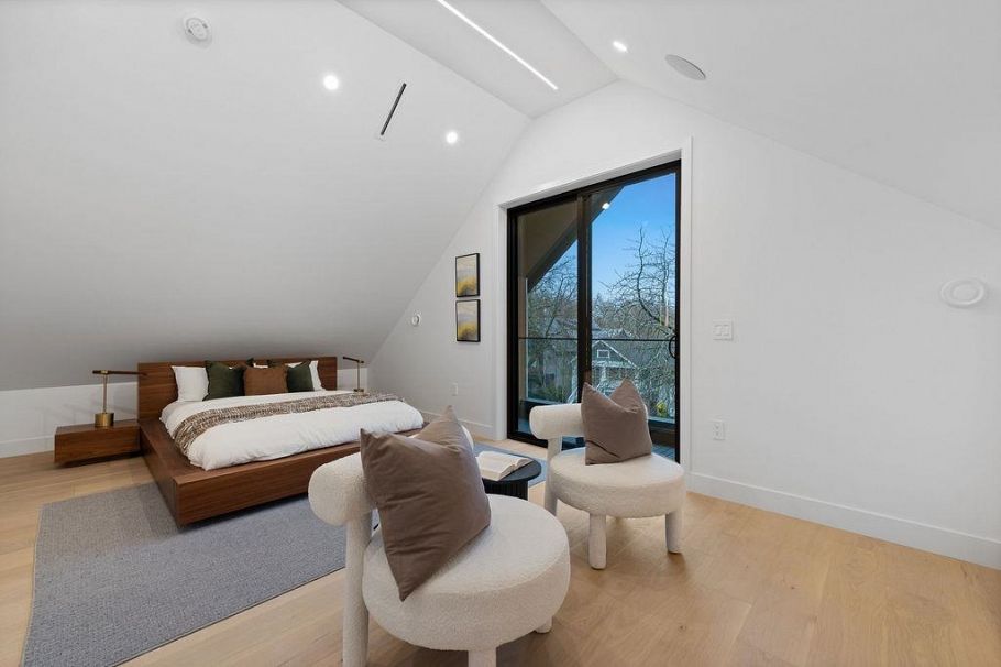 1 2846 W 12 Avenue Vancouver, BC - 25