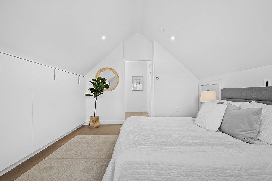 2 2253 Grant Street Vancouver, BC - 29