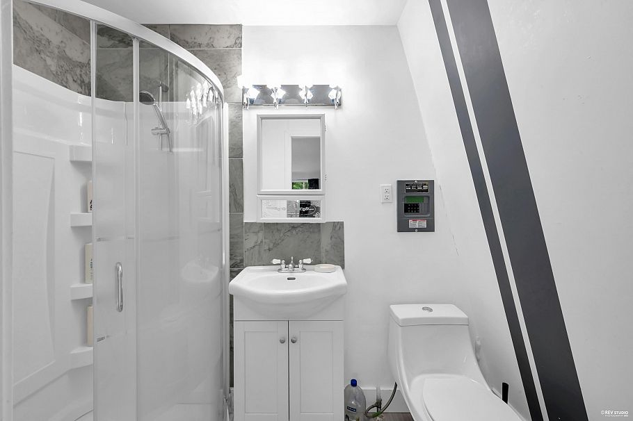 4066 Norwood Avenue North Vancouver, BC - 26