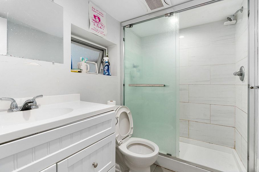 3192 W 8th Avenue Vancouver, BC - 17