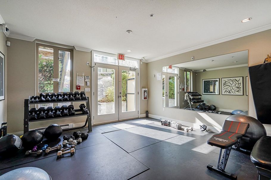 76 728 W 14th Street North Vancouver, BC - 38