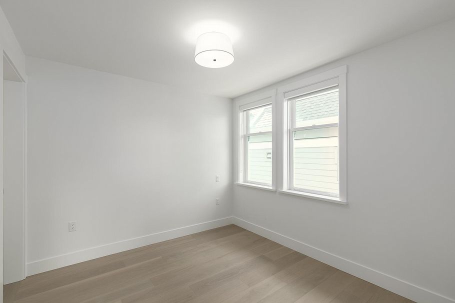 1081 Semlin Drive Vancouver, BC - 13