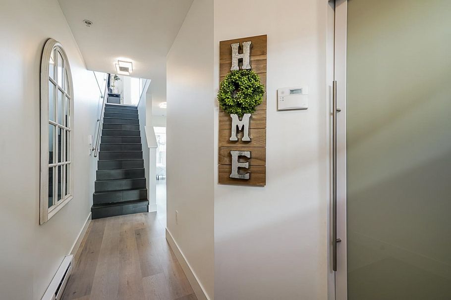 76 728 W 14th Street North Vancouver, BC - 25