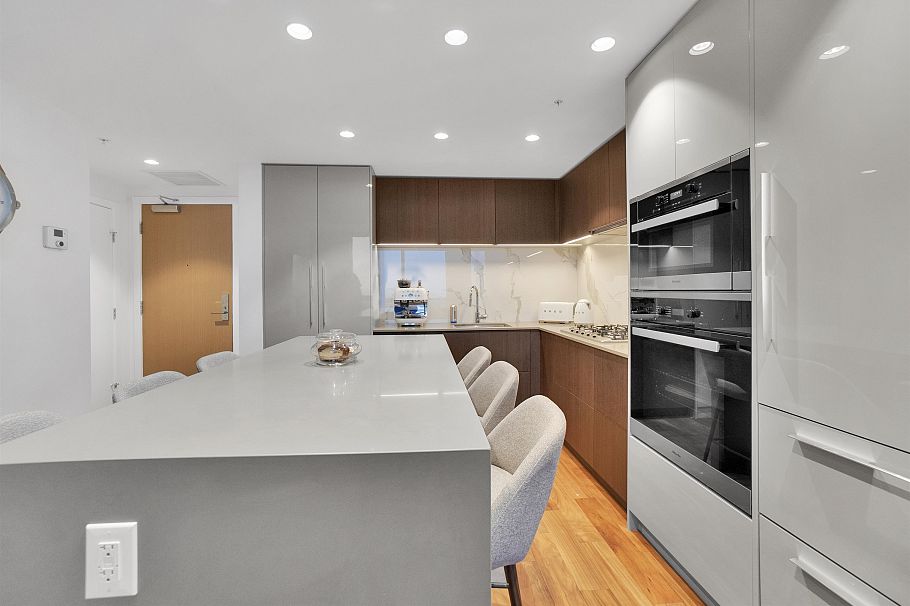 1302 1675 Lions Gate Lane North Vancouver, BC - 4