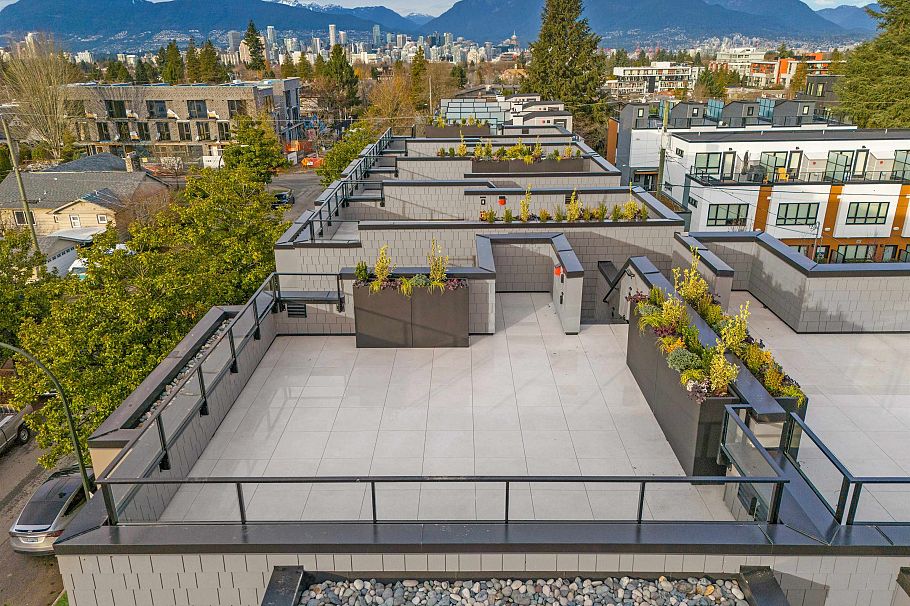 595 W 29th Avenue Vancouver, BC - 5