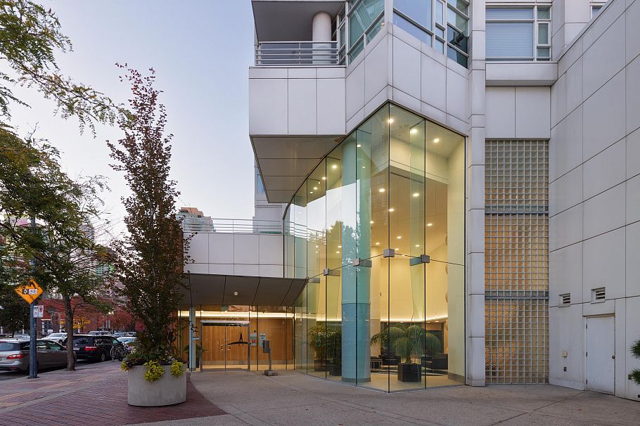 2305 1199 Marinaside Crescent Vancouver, BC - 3