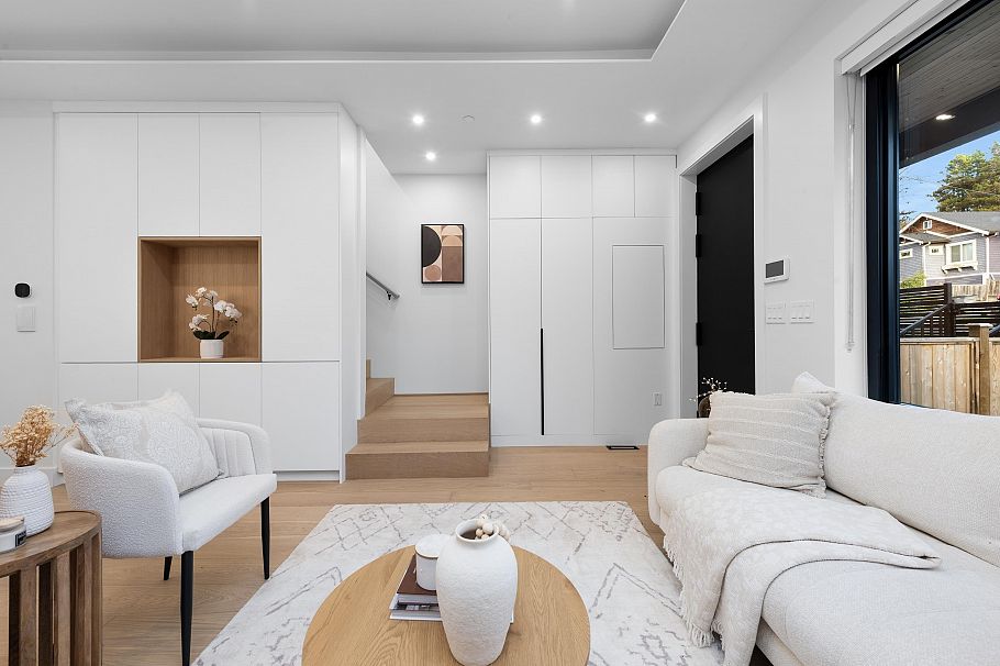 2 4889 Moss Street Vancouver, BC - 6