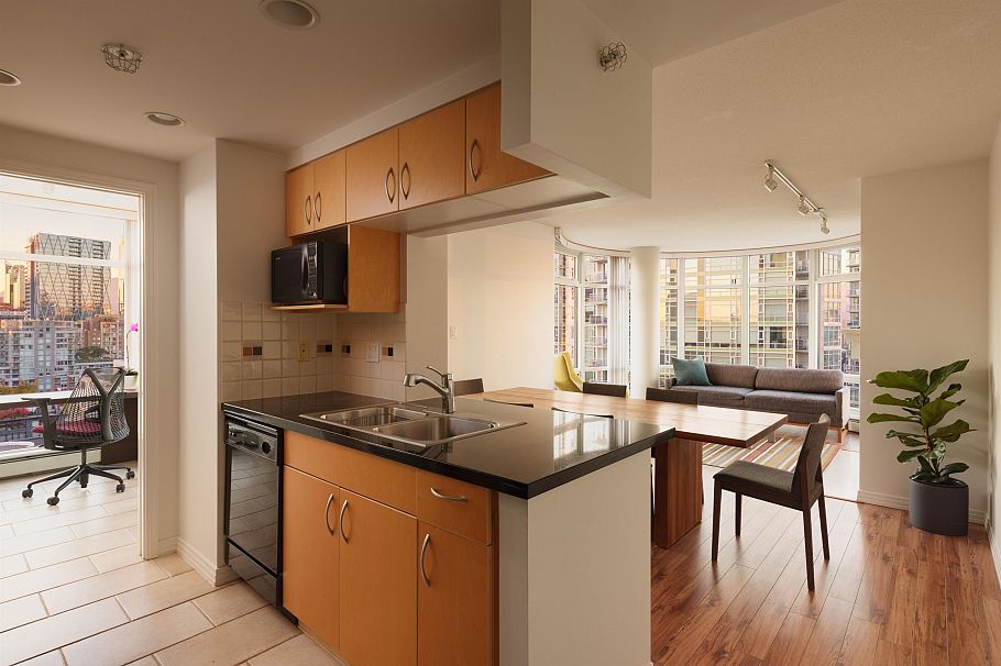 2305 1199 Marinaside Crescent Vancouver, BC - 11