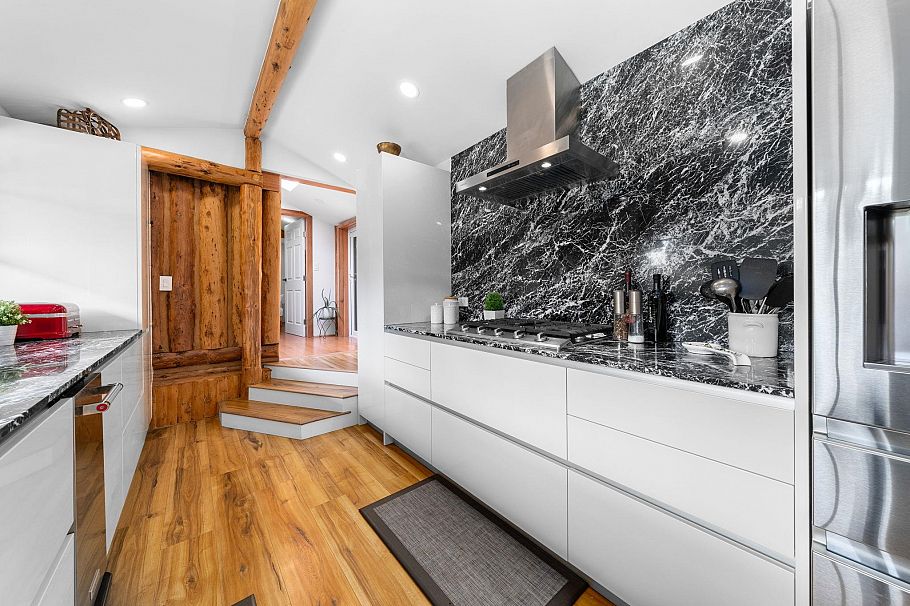 2540 Boswell Avenue North Vancouver, BC - 11