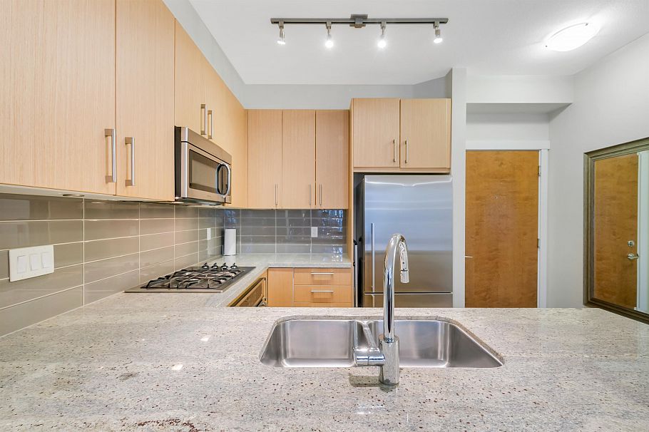 307 159 W 22nd Street North Vancouver, BC - 8