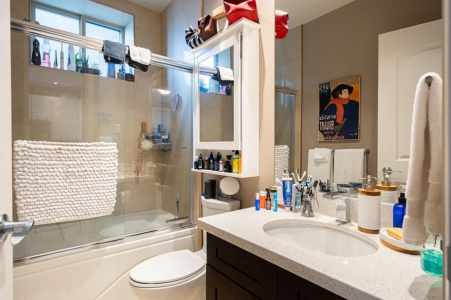 3511 W 15th Avenue Vancouver, BC - 22